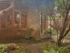 -Chom Cafe and Restaurant