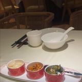 门店精选食材源自八百里蜀地，每一样都是当日鲜