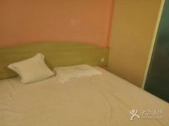 -7天酒店(长沙岳麓山阜埠河地铁站店)