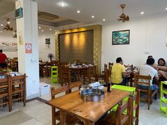 大堂-16年老字号鑫鑫猪肚鸡·椰子鸡海南火锅(兴隆华侨农场店)