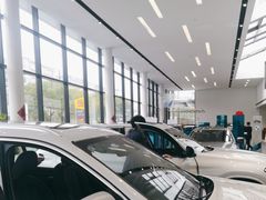 -上海宝信宝马4S店