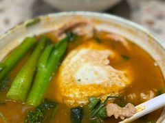 鸡翼肉眼颈煎蛋冬阴功米线-华嫂冰室(尖沙咀店)