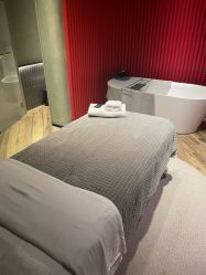 -琉璃丝美·高端美容SPA会所