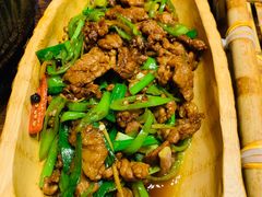 -老滇山寨•云南特色菜•地方菜•民族风情歌舞表演(金碧店)