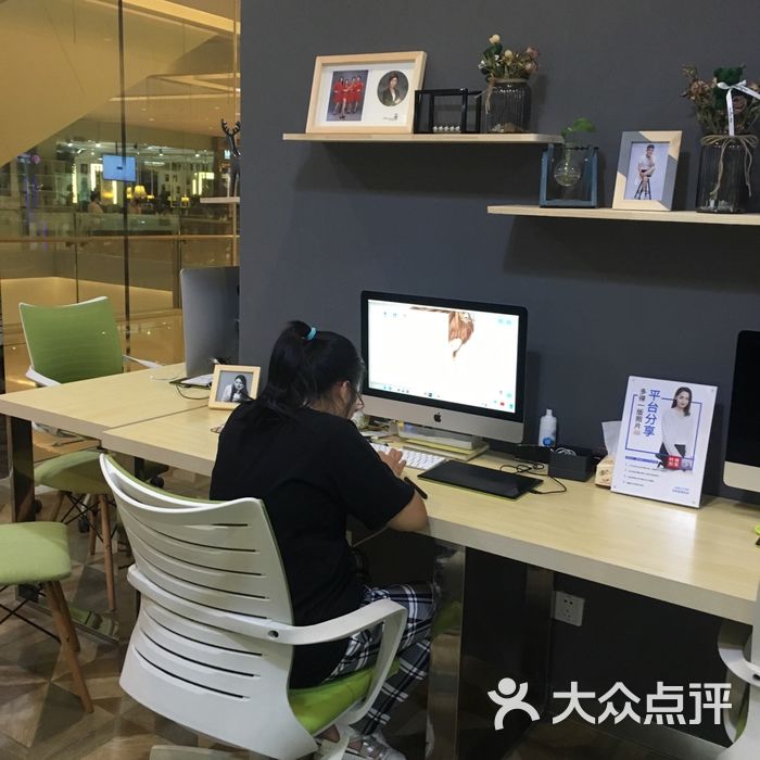 微笑时刻证件照工作室