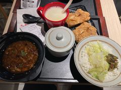 酥嫩鸡腿排卤肉饭-永和大王(宜山店)
