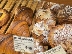 -天井·丑面包搭咖啡