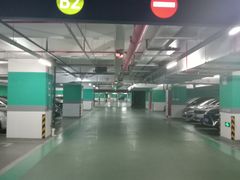 -中庚漫游城停车场