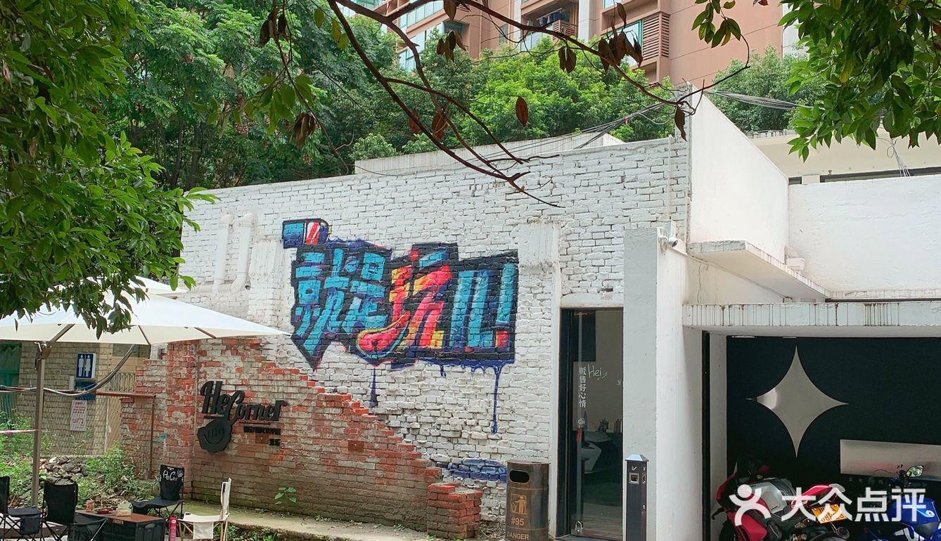 废墟里的超酷机车咖啡店🛺就是开着玩儿