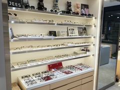 -视野联行眼镜·蔡司·尼康·豪雅·依视路(青浦宝龙店)