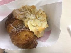 杏仁牛角-Salon de The de Joel Robuchon(外滩18号店)