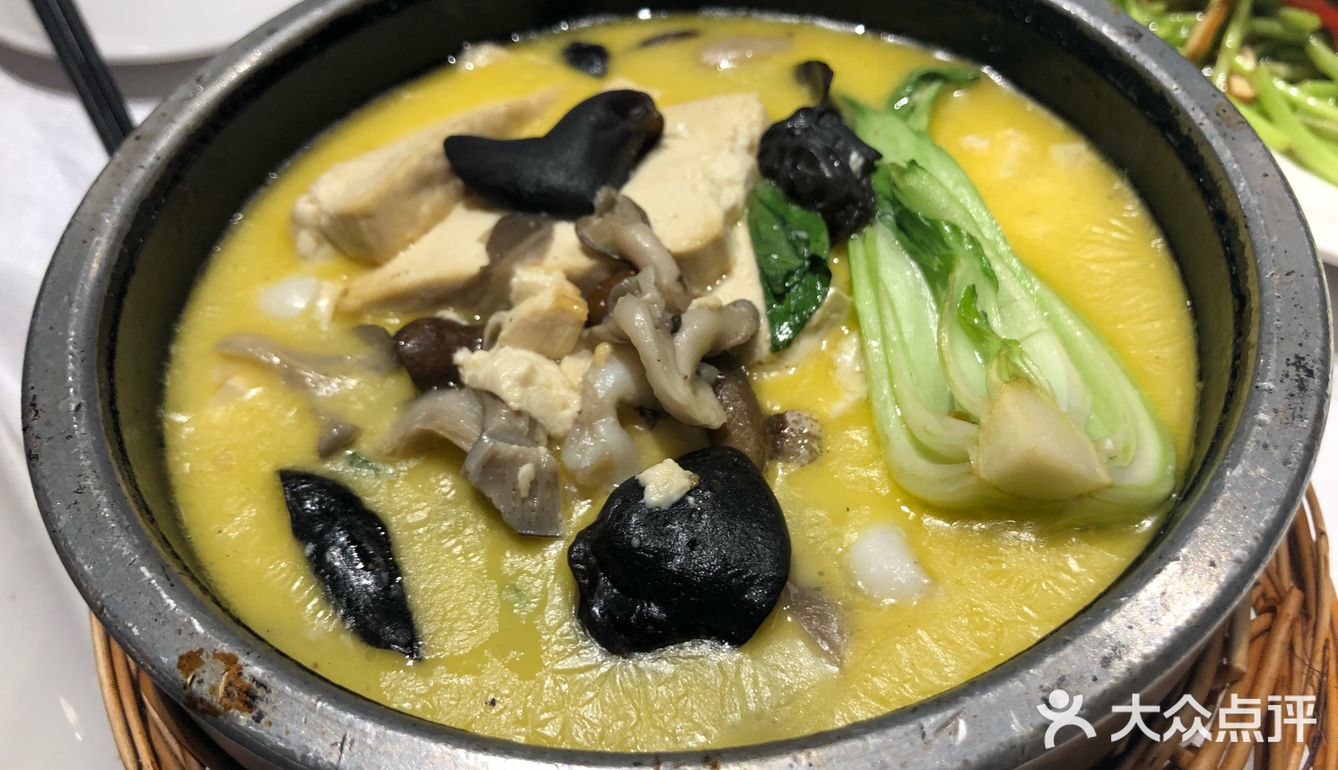 店庆时候去，中午2点以后这边的食堂都不营业了