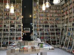 -钟书阁(松江泰晤士小镇店)