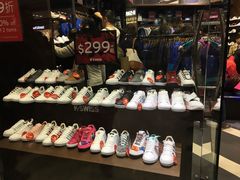 -东荟城名店仓