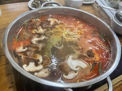 -苗伯妈酸汤火锅