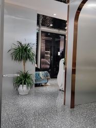 -Tloml salon