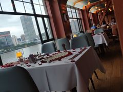 靠窗位-Kathleen's Waitan 凯圣琳江景西餐厅(外滩店)