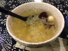 银耳莲子汤-蜗牛小馆醉乡民谣云南菜(惠新西里店)