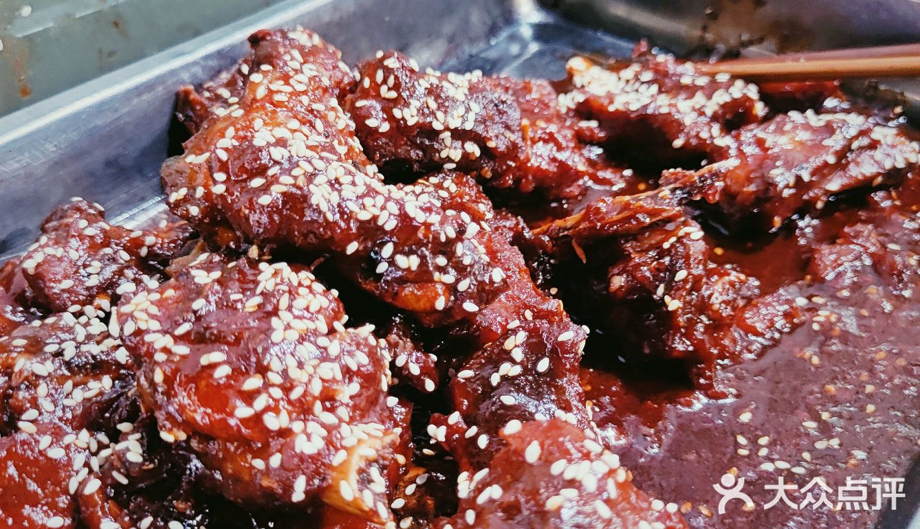 成都老牌苍蝇馆子代表之一，正餐宵夜都🉑，藕汤我能干三碗！