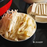 怕不够吃爸爸切了2条年糕下去煮 撑撑撑