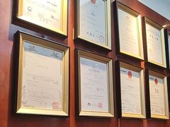 -阿瓦山寨·湘菜现炒·剁椒鱼头王(咸阳总店)
