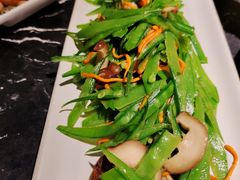 五彩花菇荷兰豆-云海肴云南菜·蒸汽石锅鱼(青岛万象城店)