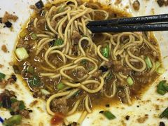 -渝之汇牛肉豌杂面