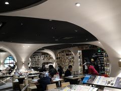 -钟书阁(珍园店)