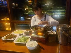 -临江餐馆二楼美食部落