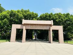 -龙华烈士纪念馆-停车场
