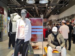 -百年港湾奥特莱斯(香炉礁店)