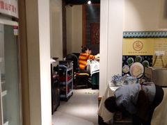 大堂-北平食府·北京烤鸭(北京西站六里桥店)