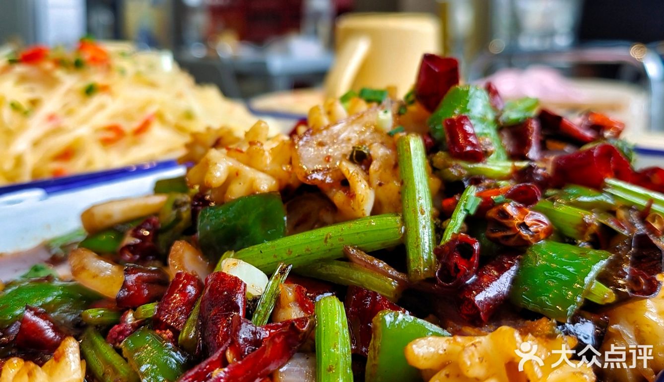 摩天轮下气氛组大排档