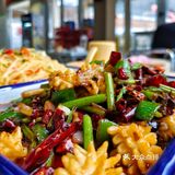 摩天轮下气氛组大排档