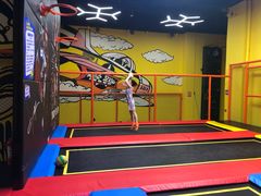 -爱蹦iBOON蹦床运动馆(江汉店)