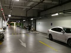 场地-大宁国际商业广场-地下停车库