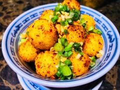 -沪小二炭火蛙锅(淮海中路美食不夜城店)