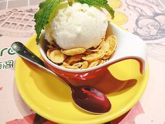 三色冰淇淋-绿茵阁西餐厅(中央广场店)