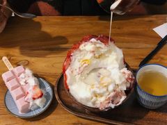 草莓生乳冰-WONDER ICE 萬得冰田(建設路总店)