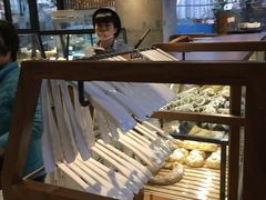 面包甜点陈列柜-Dough&Joe团憩(瑞虹天地月亮湾店)