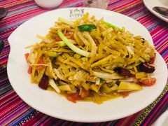 -香巴拉云南餐厅(华莱坞店)