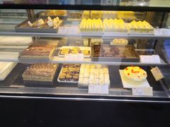 面包甜点陈列柜-上海哈尔滨食品厂(淮海中路店)