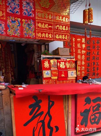  从上世纪90年代开始，公正路慢慢聚集了许多的挥春、