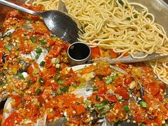 -鱼鲜饭香·招牌汽锅剁椒鱼头王