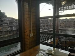 -临江餐馆二楼美食部落