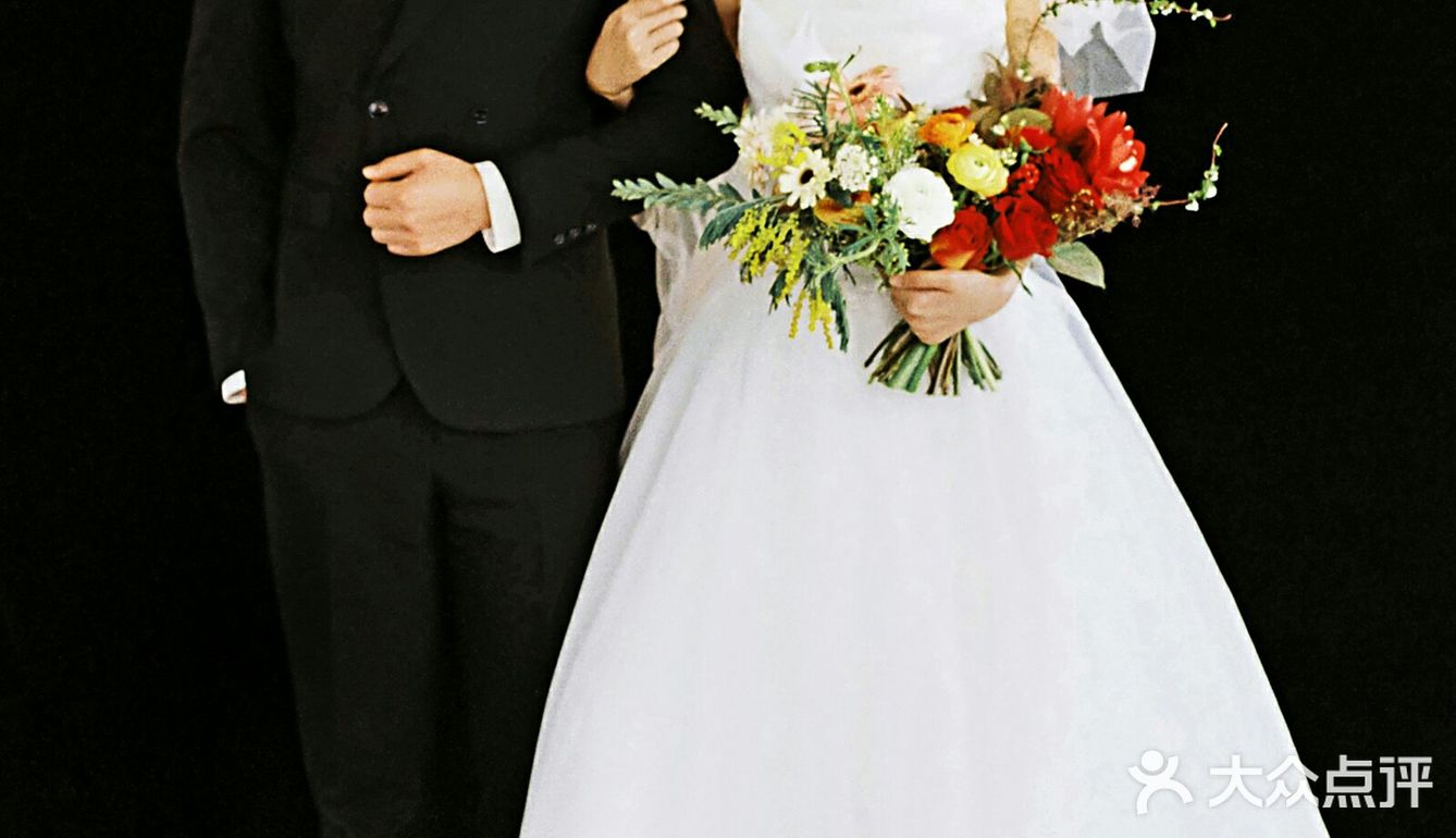 不要看别人拍酷的就要拍酷的,你长一张甜美的娃娃脸