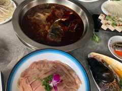 -忘情水鱼头·鲜鱼火锅(滨江中路店)