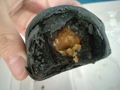 乌豆沙蛋黄酥-陶陶居饼家(惠福东路店)
