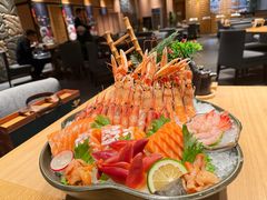 放三文鱼-京旬海鲜放题·铁板烧自助餐厅