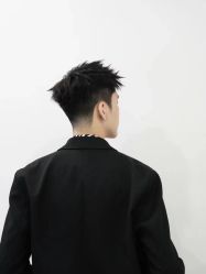 -一家只做男发烫染的店